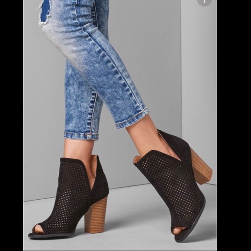 Black booties *UNWORN